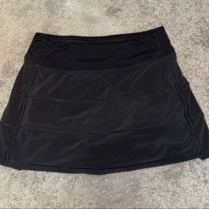 black lululemon skirt size 4 tall!